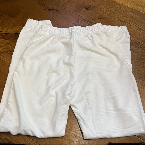 Missguided- White Oversized Sweatpants - Picture 4 of 5